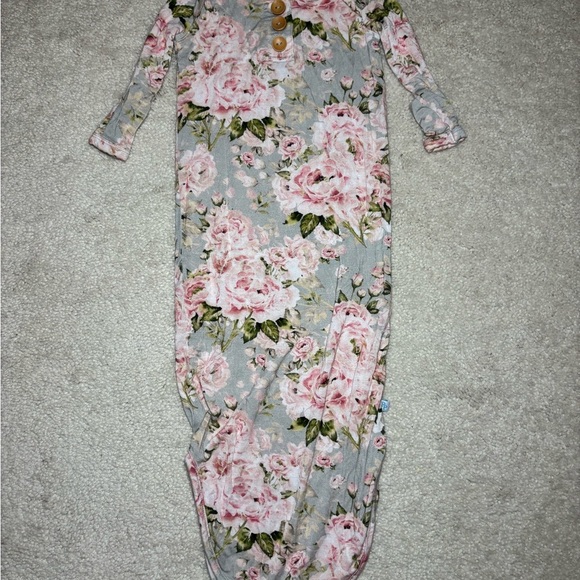 Posh Peanut Pink and Gray Floral knotted Gown with Headband Bow - Picture 8 of 13